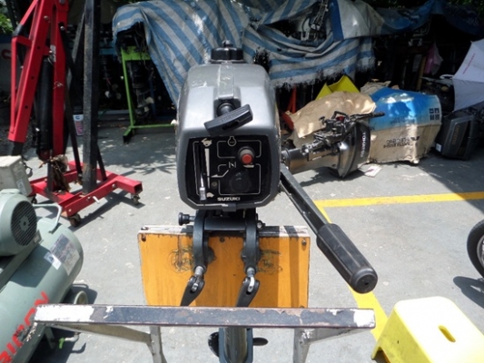 เครื่องเรือ SUZUKI 2 แรง 2 จังหวะ  สภาพสวย