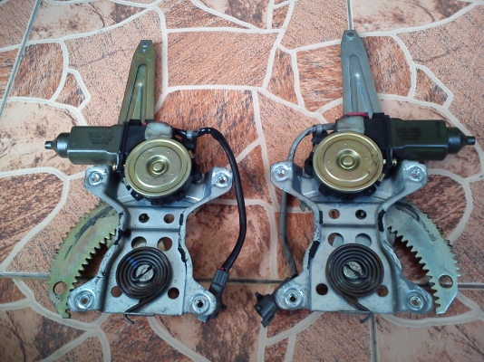 เฟืองกระจกไฟฟ้า คู่หลัง ซ้าย-ขวา ของรถ TOYOTA COROLLA  AE100