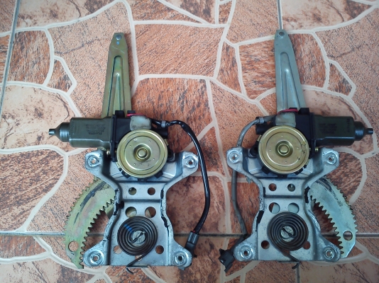 เฟืองกระจกไฟฟ้า คู่หลัง ซ้าย-ขวา ของรถ TOYOTA COROLLA  AE100