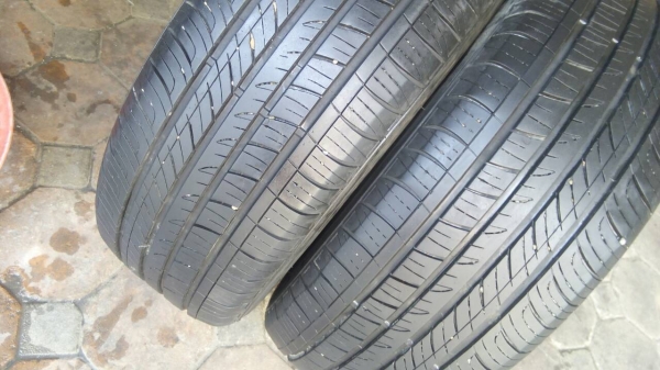215/60R16  HANKOOK  ปี 12 มี 2 เส้น tel.081-427-3941