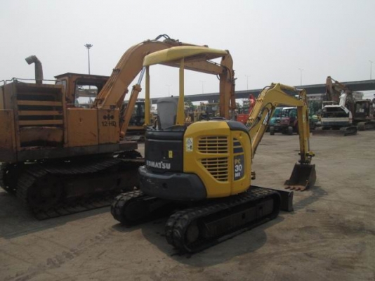 รถขุด KOMATSU PC30MR-2