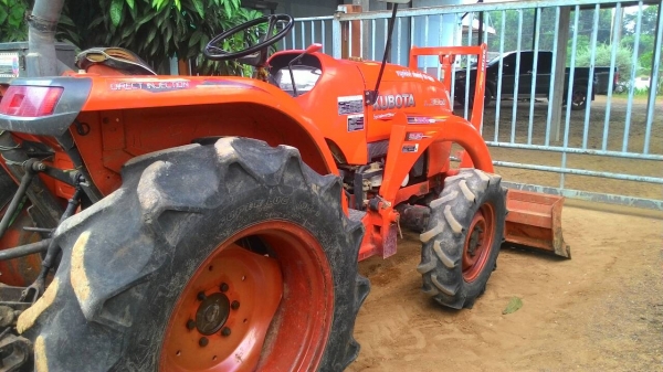 KUBOTA  L3608 พร้อมดันหน้าคานบน ราคา 265,000 อ.แกลง จ.ระยอง สอบถาม 0818618678