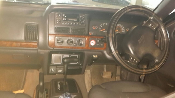 ขาย jeep cherokee สภาพสวย แกสแล้ว พร้อมใช้ราคาไม่แรง