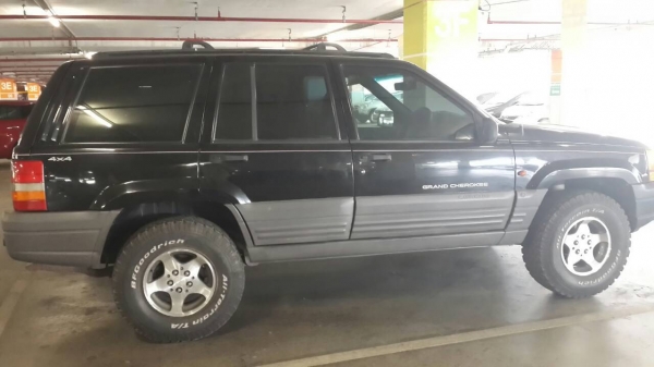 ขาย jeep cherokee สภาพสวย แกสแล้ว พร้อมใช้ราคาไม่แรง