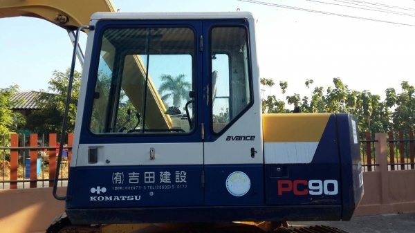 PC 90 รถเก่าญี่ปุ่นสวยจัด 2,000 กว่าชั่วโมง