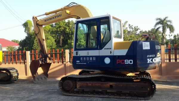 PC 90 รถเก่าญี่ปุ่นสวยจัด 2,000 กว่าชั่วโมง