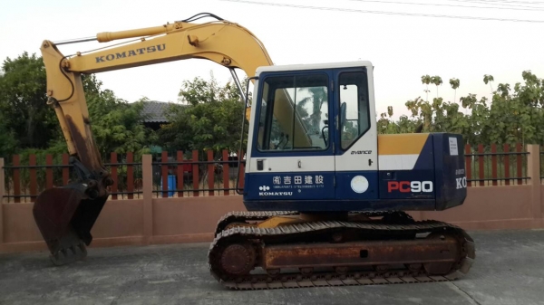 PC 90 รถเก่าญี่ปุ่นสวยจัด 2,000 กว่าชั่วโมง