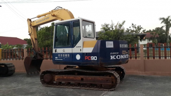 PC 90 รถเก่าญี่ปุ่นสวยจัด 2,000 กว่าชั่วโมง