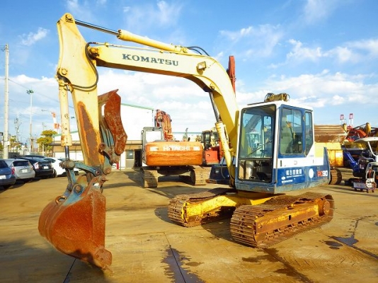 PC 90 รถเก่าญี่ปุ่นสวยจัด 2,000 กว่าชั่วโมง