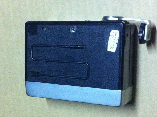 แฟขสำหรับถ่ายภาพ KAKO จากญี่ปุ่นมีสายเสียบกับกล้องและมีสายสำหรับเสียบไฟได้ด้วย