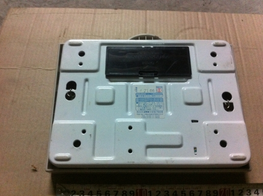 เครื่องขั่งน้ำหนักตัวดิจิตอล  รับน้ำหนักได้ 115 กก. ใข้ถ่าน 4 ก้อน