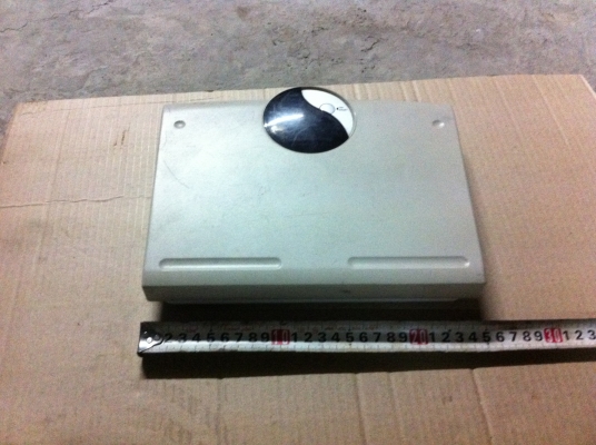 เครื่องขั่งน้ำหนักตัวดิจิตอล  รับน้ำหนักได้ 115 กก. ใข้ถ่าน 4 ก้อน