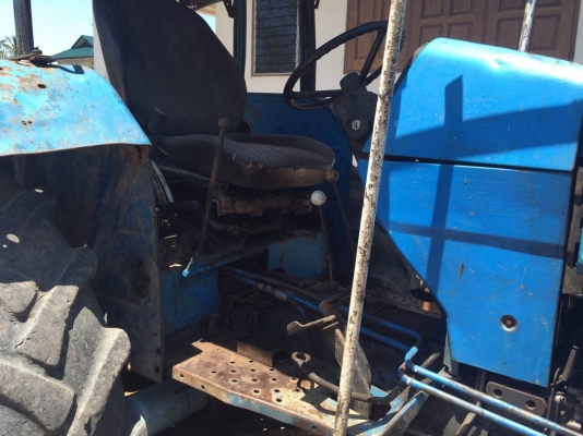 ขายรถไถ2เพลา FORD NEWHOLLAND 6640 สนใจโทร 081-970-1072