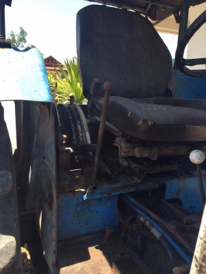 ขายรถไถ2เพลา FORD NEWHOLLAND 6640 สนใจโทร 081-970-1072