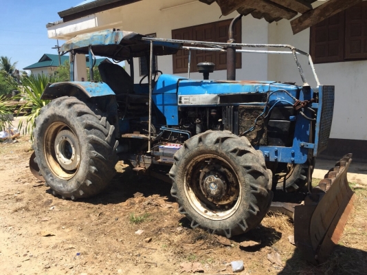 ขายรถไถ2เพลา FORD NEWHOLLAND 6640 สนใจโทร 081-970-1072