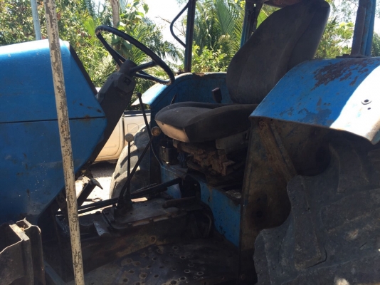 ขายรถไถ2เพลา FORD NEWHOLLAND 6640 สนใจโทร 081-970-1072