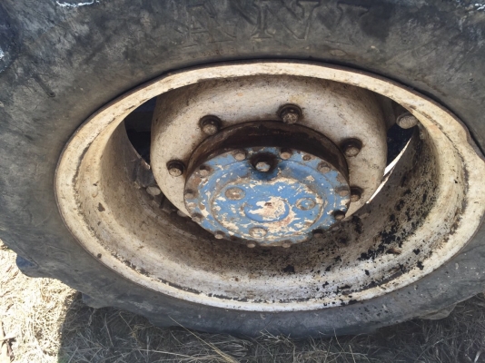 ขายรถไถ2เพลา FORD NEWHOLLAND 6640 สนใจโทร 081-970-1072