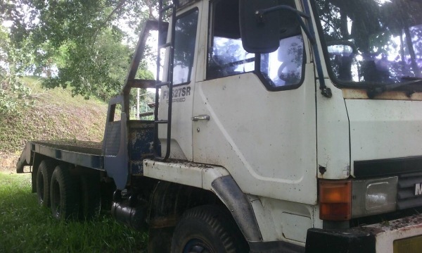 รถมิตซู 10 ล้อ ท้ายลาด FN527 - TD  191 แรงม้า.    สนใจติดต่อ  081 - 6079515