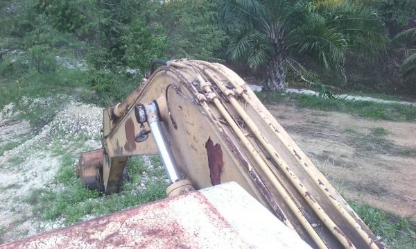 รถแบคโฮ KOMATSU  PC 200 - 5      สนใจติดต่อ  081 - 6079515