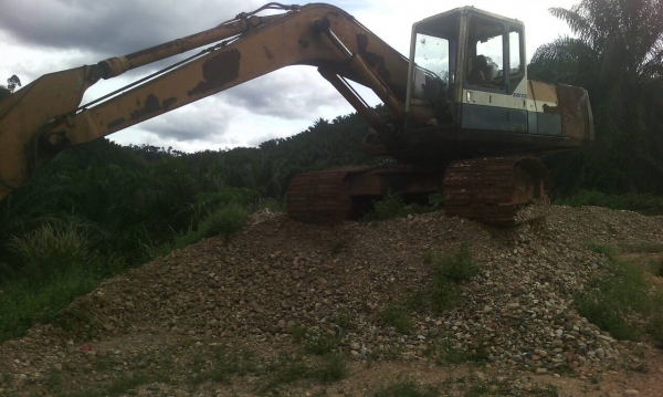 รถแบคโฮ KOMATSU  PC 200 - 5      สนใจติดต่อ  081 - 6079515