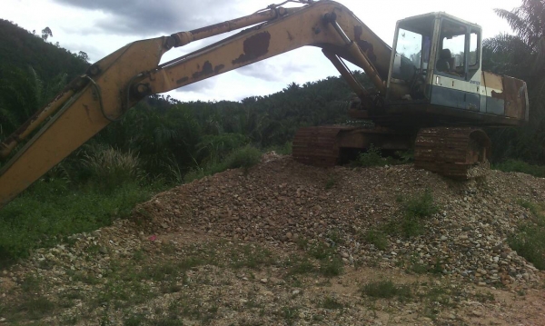 รถแบคโฮ KOMATSU  PC 200 - 5      สนใจติดต่อ  081 - 6079515