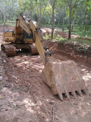 รถแบคโฮ KOMATSU  PC 200 - 6.   สนใจติดต่อ  081 - 6079515