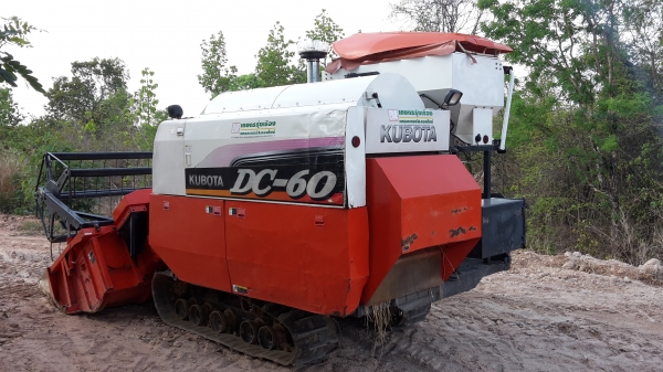 ขายรถเกี่ยวนวดข้าว kubota dc60 Plus ปี54 พร้อมเทเลอร์ ขายรถเกี่ยวนวดข้าว kubota dc60 Plus ปี54 พร้อมเทเลอร์