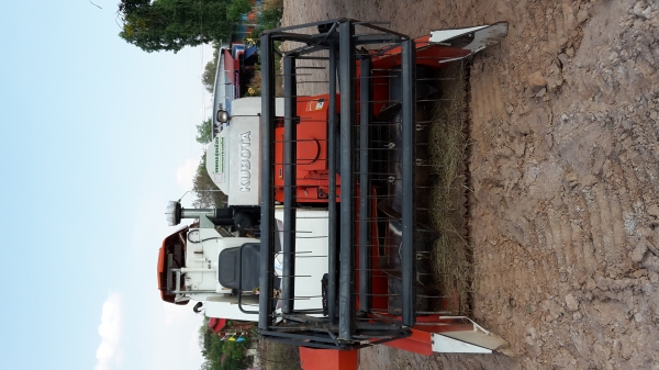 ขายรถเกี่ยวนวดข้าว kubota dc60 Plus ปี54 พร้อมเทเลอร์ ขายรถเกี่ยวนวดข้าว kubota dc60 Plus ปี54 พร้อมเทเลอร์