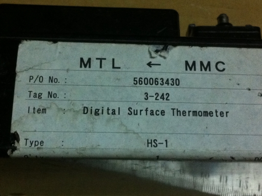 เครื่องวัดอุณหภูมิแบบผิวสัมผัส (วัดความร้อนหัวแร้ง) เอาขิ้นงานที่จะวัดมาสัมผัสส่วนบนที่เป็นโหละ