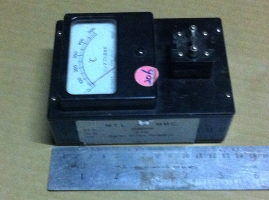 เครื่องวัดอุณหภูมิแบบผิวสัมผัส (วัดความร้อนหัวแร้ง) เอาขิ้นงานที่จะวัดมาสัมผัสส่วนบนที่เป็นโหละ