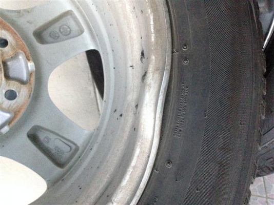 ขายๆๆล้อเดิม อีซุซุ พร้อมยาง ปี2014 ขายคนเอาไปใช้ถูกๆๆ12500