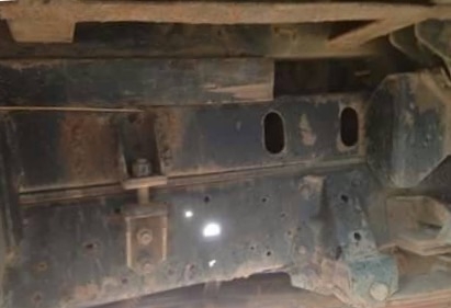 ISUZU NPR 120 HP 4HF1 ปี 39 หกล้อดั๊มพ์ กระบะดั๊มพ์เหล็ก 4 ตันความยาว 3.60 เมตรสภาพดีพร้อมใช้งานได้เลยครับ เครื่องยนต์ฝาดำเดิมๆแรงดีไม่เยิ้ม ภายในเก๋งคอนโซลครบพร้อม พวงมาลัยเพาเวอร์ ช่วงล่างใหญ่คานหน้ากับเฟือง F ครบแล้วครับ คัชซีมีดามฝั่งข้างถังน้ำมันที่เ