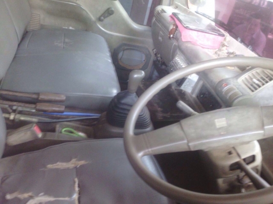 ISUZU NPR 120 HP 4HF1 ปี 39 หกล้อดั๊มพ์ กระบะดั๊มพ์เหล็ก 4 ตันความยาว 3.60 เมตรสภาพดีพร้อมใช้งานได้เลยครับ เครื่องยนต์ฝาดำเดิมๆแรงดีไม่เยิ้ม ภายในเก๋งคอนโซลครบพร้อม พวงมาลัยเพาเวอร์ ช่วงล่างใหญ่คานหน้ากับเฟือง F ครบแล้วครับ คัชซีมีดามฝั่งข้างถังน้ำมันที่เ