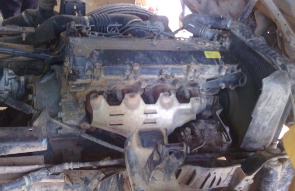 ISUZU NPR 120 HP 4HF1 ปี 39 หกล้อดั๊มพ์ กระบะดั๊มพ์เหล็ก 4 ตันความยาว 3.60 เมตรสภาพดีพร้อมใช้งานได้เลยครับ เครื่องยนต์ฝาดำเดิมๆแรงดีไม่เยิ้ม ภายในเก๋งคอนโซลครบพร้อม พวงมาลัยเพาเวอร์ ช่วงล่างใหญ่คานหน้ากับเฟือง F ครบแล้วครับ คัชซีมีดามฝั่งข้างถังน้ำมันที่เ