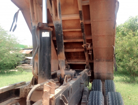 MITSUBISHI FUSO FN527 - 195 HP 6D16 TD 5670 สิบล้อดั๊มพ์ 2 เพลา กระบะดั๊มพ์เหล็ก 12 ตันของ KAC สภาพดีพร้อมบรรทุกหนักได้เลยครับ เครื่องยนต์แน่นแรงดีมากครับ เกียร์ 10 SPEED ภายในเก๋งคอนโซลสวยครบพร้อม แอร์เย็น พวงมาลัยเพาเวอร์ ระบบเบรคทริ๊ปฟี้ครบครัน ช่วงล่า