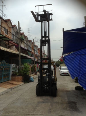 +++ ขายโฟล์คลิฟท์  T.C.M. FD25 Z5  ขนาด 2.5  ตัน  (รถนอก)  เครื่องยนต์ดีเซล  เสา  4.5  เมตร  เกียร์ออโตเมติค  งา 1,070  มม.  ยางตันครับ