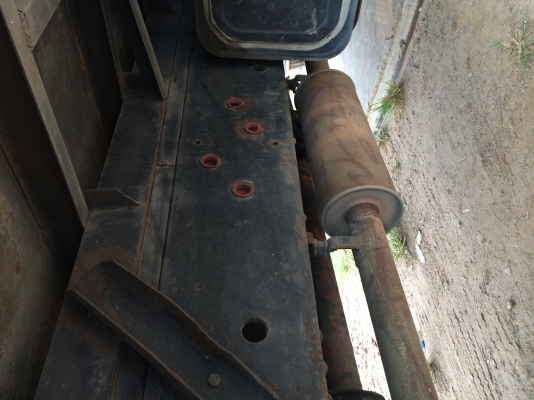 ขาย6ล้อ ตู้แห้ง10บาน ยาว 7.20 เครื่อง 195แรง