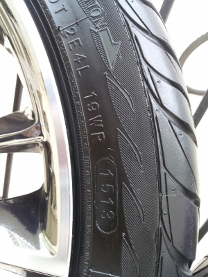 ขายแม็ก พร้อมยาง 205-45-ZR17 สภาพดี สวย 4รู100 แบล็คโคมหน้ากระจก