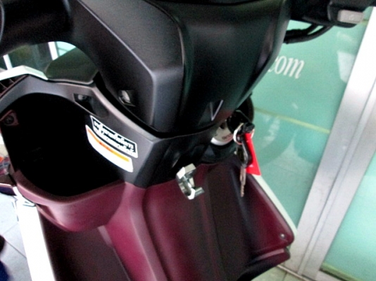 nouvo sx 125 cc. สีขาวม่วง รถเดือน ธันวาคม ปี 56 ไมล์ 8 พันโล ระบบหัวฉีดประหยัดขั้นเทพ แถม 3 รายการ 