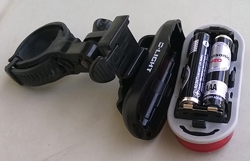 ไฟท้าย D-Light พร้อมตัวยึดหลักอาน ไฟท้าย D-Light พร้อมตัวยึดหลักอาน