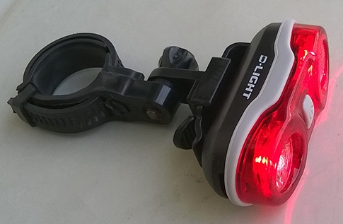 ไฟท้าย D-Light พร้อมตัวยึดหลักอาน ไฟท้าย D-Light พร้อมตัวยึดหลักอาน