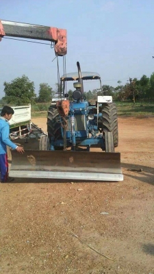 ขายรถไถฟรอ์ด77แรงพร้อมไช้งานรถอยู่วังบัว คลองขลุง กำแพงเพชร  ราคา378000บาท  มีไบมีดหน้าหนึ่งอันผานชี1ชุดพร้อมทะเบียน สนใจสอบุถามได้ที่081 3655997 อ๋าพร  พาเจริญ  ราคาต่อรองได้อีกนะครับ