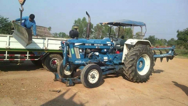 ขายรถไถฟรอ์ด77แรงพร้อมไช้งานรถอยู่วังบัว คลองขลุง กำแพงเพชร  ราคา378000บาท  มีไบมีดหน้าหนึ่งอันผานชี1ชุดพร้อมทะเบียน สนใจสอบุถามได้ที่081 3655997 อ๋าพร  พาเจริญ  ราคาต่อรองได้อีกนะครับ