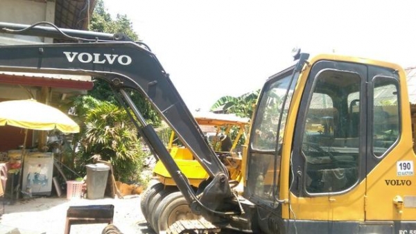 ขายแมคโฮVOLVO EC55 excavatorและ kumatsu D50 2 คัน 550,000 บาท