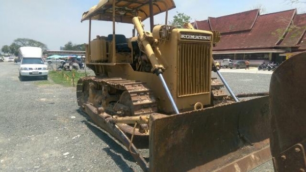 ขายแมคโฮVOLVO EC55 excavatorและ kumatsu D50 2 คัน 550,000 บาท