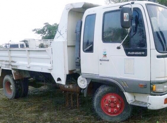 HINO FD 195 HP HO7D หกล้อดั๊มพ์ กระบะดั๊มพ์เหล็ก 5 ตันความยาว 3.60 เมตรสภาพดีพร้อมบรรทุกหนักได้เลย เครื่องแน่นดีแรงดีไม่มีเยิ้ม หัวเก๋งสมอทองภายในเก๋งคอนโซลสวยครบ พวงมาลัยเพาเวอร์ ระบบเบรคทริ๊ปฟี้ครบครัน ช่วงล่างแน่นดีคัชซีสวยไม่มีแตกไม่มีบวม ยาง 8.25 ขอบ