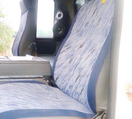 HINO FD 195 HP HO7D หกล้อดั๊มพ์ กระบะดั๊มพ์เหล็ก 5 ตันความยาว 3.60 เมตรสภาพดีพร้อมบรรทุกหนักได้เลย เครื่องแน่นดีแรงดีไม่มีเยิ้ม หัวเก๋งสมอทองภายในเก๋งคอนโซลสวยครบ พวงมาลัยเพาเวอร์ ระบบเบรคทริ๊ปฟี้ครบครัน ช่วงล่างแน่นดีคัชซีสวยไม่มีแตกไม่มีบวม ยาง 8.25 ขอบ