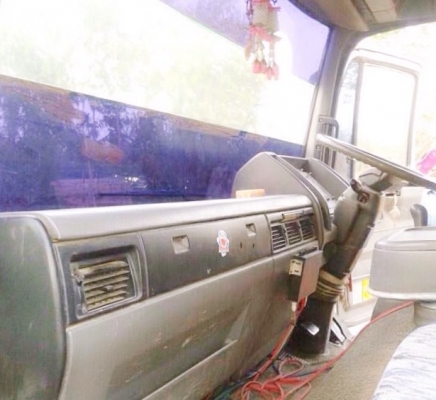 HINO FD 195 HP HO7D หกล้อดั๊มพ์ กระบะดั๊มพ์เหล็ก 5 ตันความยาว 3.60 เมตรสภาพดีพร้อมบรรทุกหนักได้เลย เครื่องแน่นดีแรงดีไม่มีเยิ้ม หัวเก๋งสมอทองภายในเก๋งคอนโซลสวยครบ พวงมาลัยเพาเวอร์ ระบบเบรคทริ๊ปฟี้ครบครัน ช่วงล่างแน่นดีคัชซีสวยไม่มีแตกไม่มีบวม ยาง 8.25 ขอบ