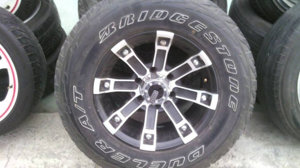 ขายแม็คใหม่พร้อมยางบริสโตน  ขนาด 245/70 R16  ยา จำนวน 4 เส้น  ขาย 19,500 บาท   สนใจ 081-143-9463 , 087-700-0165