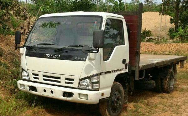 หกล้อดั้ม อีซูชุ NPR130โบว์ ดั้ม กะบะพื้นเรียบ สภาพดีสวยพร้อมใช้งาน มี 2คัน  ราคา 350,000บ ราคาถูกๆ ((รถไม่มี เล่มทะเบียน นะครับ)) มีเอกสารซื้อขายกับเจ้าของรถโดยตรง